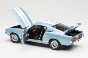 Ford Mustang Shelby GT500 Lichtblauw Metallic Met Witte Strepen AUTOart 1:18 72907 Metaal — afbeelding 5 van 8