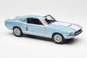 Ford Mustang Shelby GT500 Lichtblauw Metallic Met Witte Strepen AUTOart 1:18 72907 Metaal — afbeelding 6 van 8