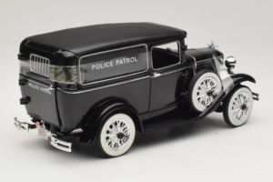 Ford Panel Car Police Patrol Signature Models 1:18 18143 Metaal — afbeelding 2 van 6
