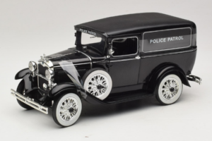 Ford Panel Car Police Patrol Signature Models 1:18 18143 Metaal