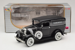 Ford Panel Car Police Patrol Signature Models 1:18 18143 Metaal — afbeelding 6 van 6