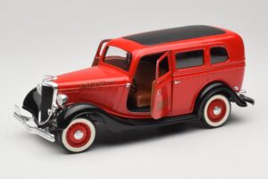 Ford Sedan Rood Solido 1:18 8066 Metaal — afbeelding 2 van 8