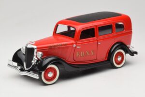 Ford Sedan Rood Solido 1:18 Ford Sedan Rood Solido 1:18 8066 Metaal