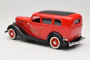 Ford Sedan Rood Solido 1:18 8066 Metaal — afbeelding 7 van 8