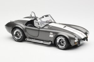 Ford Shelby Cobra 427 S/C Grijs Metallic Met Witte Strepen Kyosho 1:18 08045GRW Metaal — afbeelding 6 van 8
