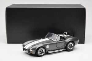 Ford Shelby Cobra 427 S/C Grijs Metallic Met Witte Strepen Kyosho 1:18 08045GRW Metaal — afbeelding 8 van 8