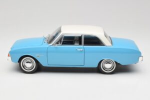 Ford Taunus 12M P1 Taunus Blue Revell 1:18 08880 Metaal — afbeelding 4 van 8