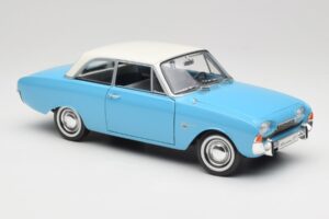 Ford Taunus 12M P1 Taunus Blue Revell 1:18 08880 Metaal — afbeelding 6 van 8