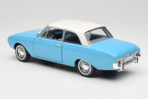 Ford Taunus 12M P1 Taunus Blue Revell 1:18 08880 Metaal — afbeelding 7 van 8