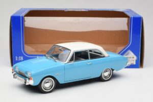 Ford Taunus 12M P1 Taunus Blue Revell 1:18 08880 Metaal — afbeelding 8 van 8