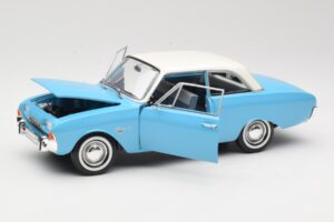 Ford Taunus 17M P2 Blauw Revell 1:18 08817 Metaal — afbeelding 2 van 8
