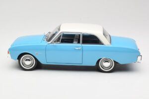 Ford Taunus 17M P2 Blauw Revell 1:18 08817 Metaal — afbeelding 4 van 8