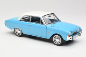 Ford Taunus 17M P2 Blauw Revell 1:18 08817 Metaal — afbeelding 6 van 8