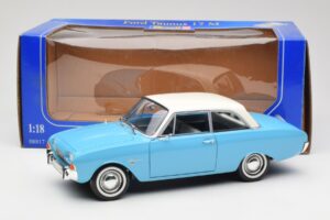 Ford Taunus 17M P2 Blauw Revell 1:18 08817 Metaal — afbeelding 8 van 8