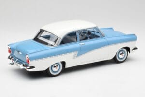 Ford Taunus 17M P2 Lichtblauw & Wit BoS Models 1:18 BOS019 Metaal — afbeelding 2 van 6