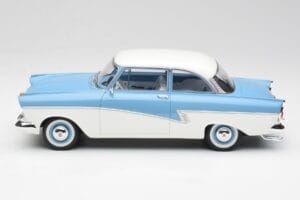 Ford Taunus 17M P2 Lichtblauw & Wit BoS Models 1:18 BOS019 Metaal — afbeelding 3 van 6