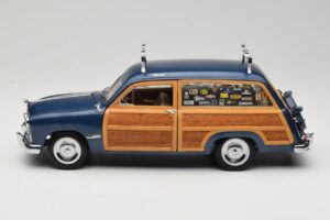 Ford Woody Station Wagon Bayview Blue Surf Shop Motor City 1:18 60002 Metaal — afbeelding 4 van 8