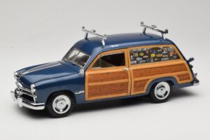 Ford Woody Station Wagon Bayview Blue Surf Shop Motor City 1:18 60002 Metaal