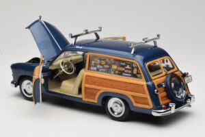 Ford Woody Station Wagon Bayview Blue Surf Shop Motor City 1:18 60002 Metaal — afbeelding 5 van 8