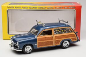 Ford Woody Station Wagon Bayview Blue Surf Shop Motor City 1:18 60002 Metaal — afbeelding 8 van 8