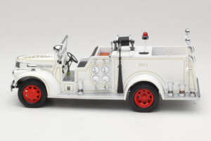 GMC Brandweerauto Wit Road Signature 1:18 20068 Metaal — afbeelding 4 van 9