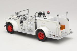 GMC Brandweerauto Wit Road Signature 1:18 20068 Metaal — afbeelding 7 van 9
