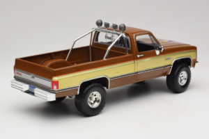 GMC K-2500 Sierra Grande Bruin GreenLight 1:18 13560 Metaal — afbeelding 3 van 8
