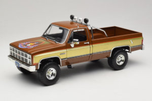 GMC K-2500 Sierra Grande Bruin GreenLight 1:18 13560 Metaal