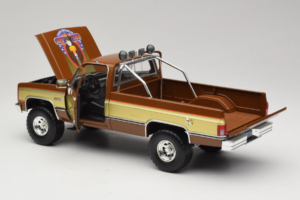 GMC K-2500 Sierra Grande Bruin GreenLight 1:18 13560 Metaal — afbeelding 5 van 8