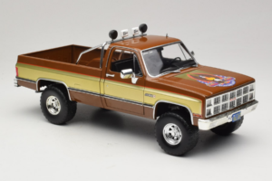 GMC K-2500 Sierra Grande Bruin GreenLight 1:18 13560 Metaal — afbeelding 6 van 8