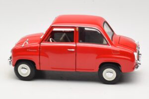 Goggomobil T 250 Rood Revell 1:18 8952 Metaal — afbeelding 3 van 7