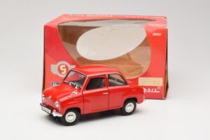 Goggomobil T 250 Rood Revell 1:18 8952 Metaal — afbeelding 7 van 7