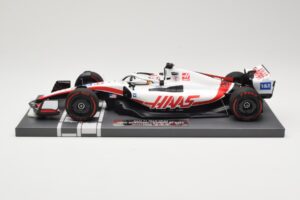 Haas VF-22 #20 K. Magnussen Bahrain GP 2022 Minichamps 1:18 117220120 Metaal