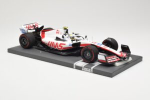 Haas VF-22 #47 M. Schumacher Bahrain GP 2022 Minichamps 1:18 117220147 Metaal — afbeelding 4 van 6