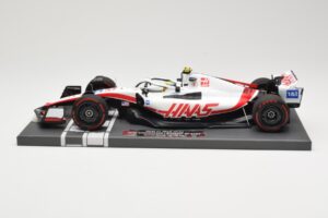 Haas VF-22 #47 M. Schumacher Bahrain GP 2022 Minichamps 1:18 117220147 Metaal