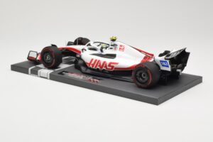 Haas VF-22 #47 M. Schumacher Bahrain GP 2022 Minichamps 1:18 117220147 Metaal — afbeelding 5 van 6