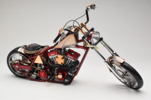 Harley-Davidson West Coast Choppers Diablo Soft Tail Goud Rood Minichamps 1:5 JJ04-05-03 Metaal — afbeelding 5 van 6
