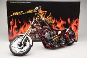 Harley-Davidson West Coast Choppers Diablo Soft Tail Goud Rood Minichamps 1:5 JJ04-05-03 Metaal — afbeelding 6 van 6