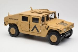 Hummer H1 AM General Military Police Exoto 1:18 01801 Metaal — afbeelding 6 van 8