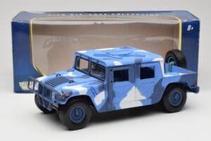Hummer H1 Humvee Blauw & Wit Motormax 1:18 73157 Metaal — afbeelding 8 van 8
