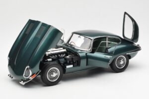 Jaguar E-Type 3.8 Series 1 Donkergroen Kyosho 1:18 08954DG Metaal — afbeelding 2 van 8
