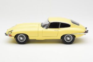 Jaguar E-Type 3.8 Series 1 Lichtgeel Kyosho 1:18 08954LY Metaal — afbeelding 4 van 8