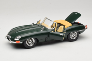 Jaguar E-Type Cabriolet Groen Bburago 1:18 3026 Metaal — afbeelding 2 van 8