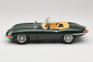Jaguar E-Type Cabriolet Groen Bburago 1:18 3026 Metaal — afbeelding 4 van 8