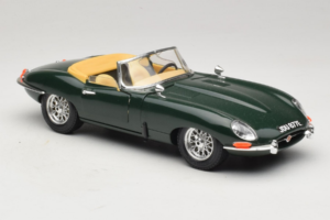 Jaguar E-Type Cabriolet Groen Bburago 1:18 3026 Metaal — afbeelding 6 van 8