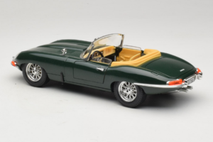 Jaguar E-Type Cabriolet Groen Bburago 1:18 3026 Metaal — afbeelding 7 van 8