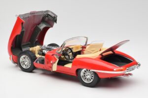 Jaguar E-Type Cabriolet Rood Bburago 1:18 3016 Metaal — afbeelding 5 van 8