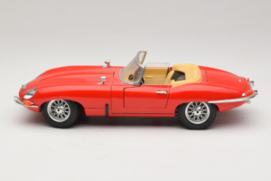 Jaguar E-Type Series 1 Cabriolet Rood Bburago 1:18 3038 Metaal — afbeelding 4 van 8