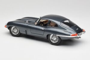 Jaguar E-Type Series 1 Groen Bburago 1:18 3018-M1 Metaal — afbeelding 4 van 8