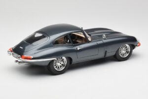 Jaguar E-Type Series 1 Groen Bburago 1:18 3018-M1 Metaal — afbeelding 5 van 8